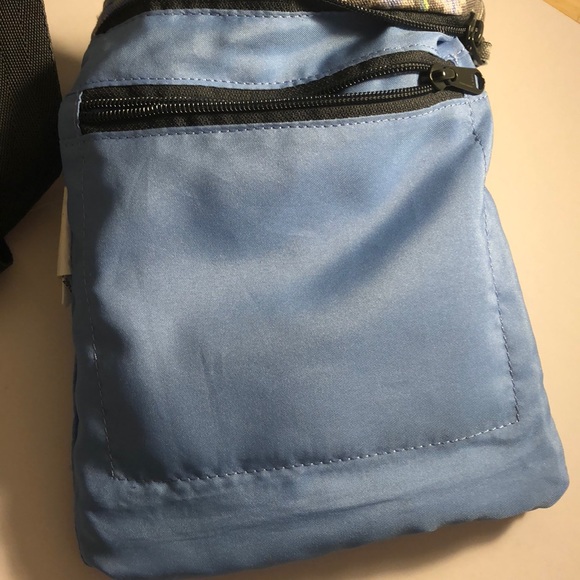 Dakine Cross Body Shoulder Bag - Picture 7 of 8